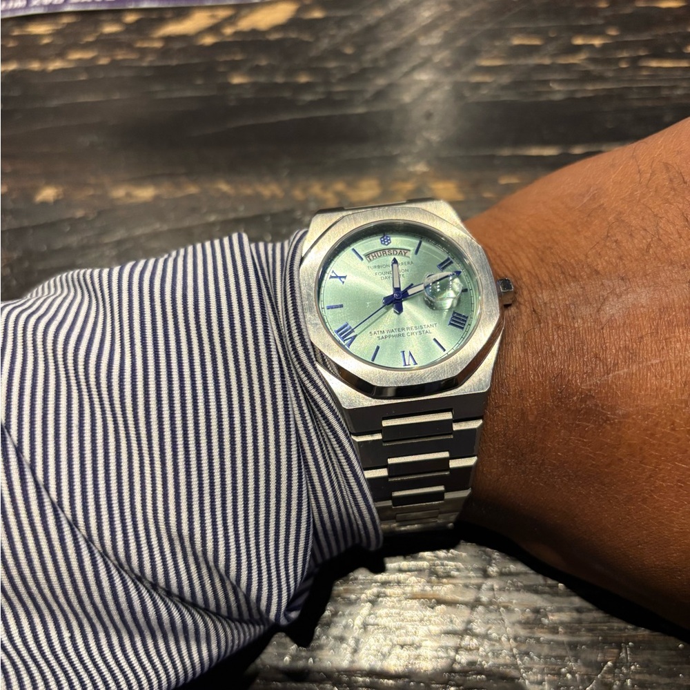 Silver and Blue Luxury Sports Watch with Integrated Bracelet